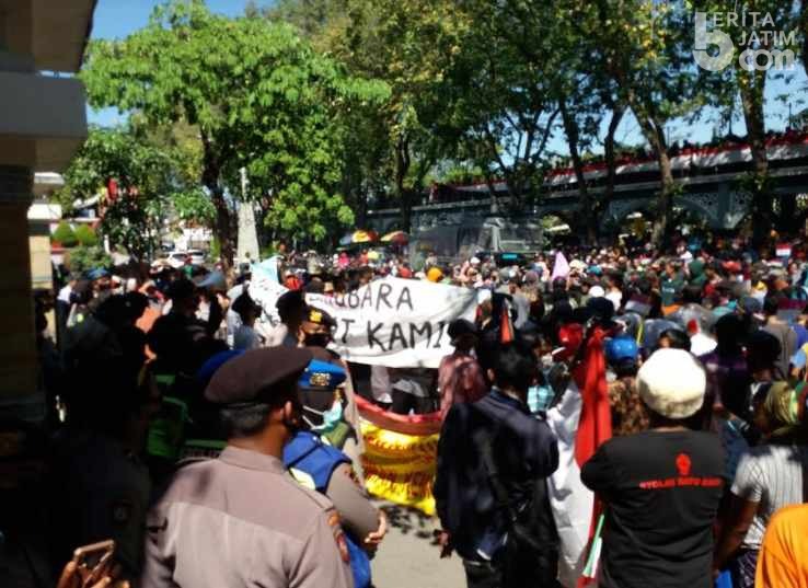 Bongkar Muat Batubara GJT Beroperasi Lagi, Ribuan Warga Unjuk Rasa ke DPRD Gresik