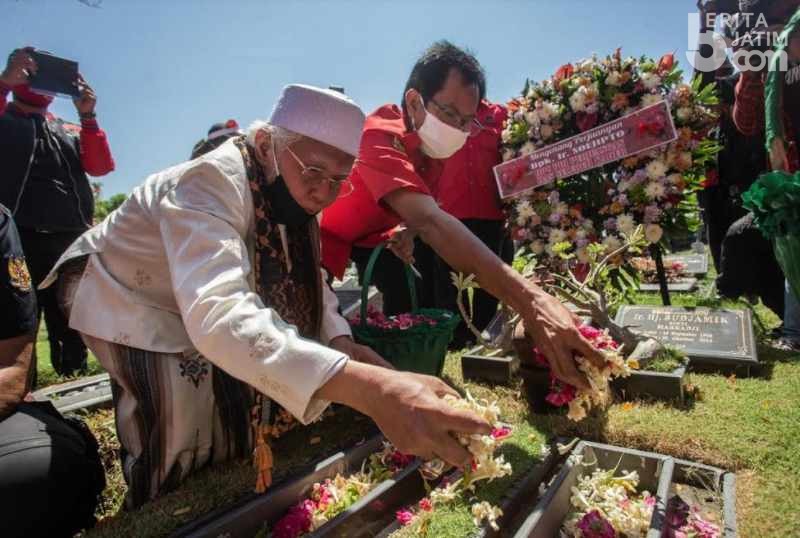 PDIP Surabaya Ziarah Pahlawan dan Beri Penghargaan Veteran