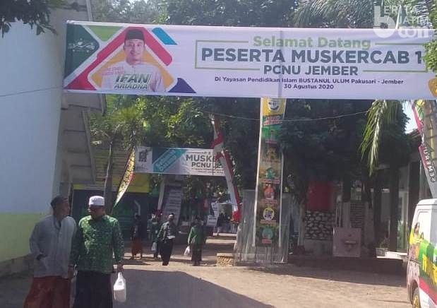 Spanduk Ifan Ariadna Warnai Muskercab NU Jember