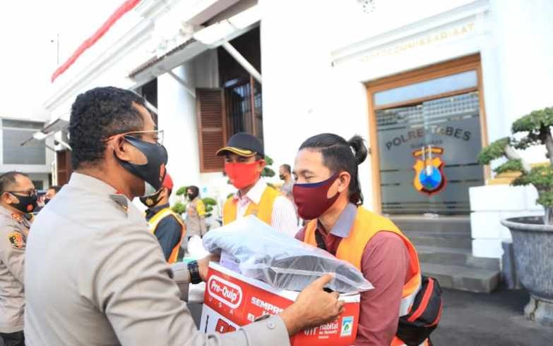 Perwakilan 100 Kampung Tangguh Semeru Terima Bantuan dari Polrestabes
