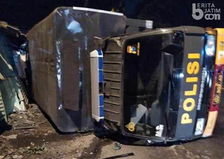 Mobil Jenazah Kecelakaan di Jember Baru Antarkan Pemakaman Terduga Covid