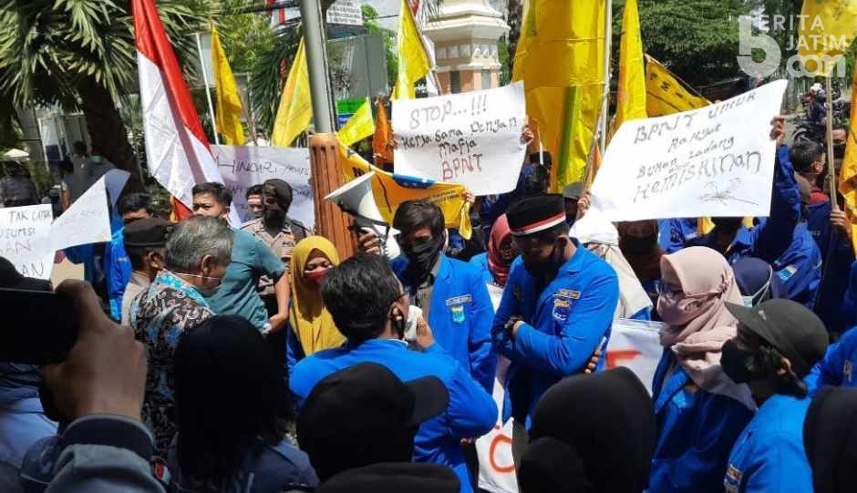Puluhan Mahasiswa PMII Tuban Luruk Kantor Dinsos Tuban
