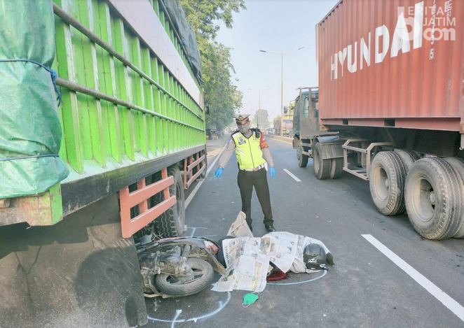 Tabrak Truk Parkir di Trosobo Sidoarjo, Pengendara Motor Meninggal Seketika