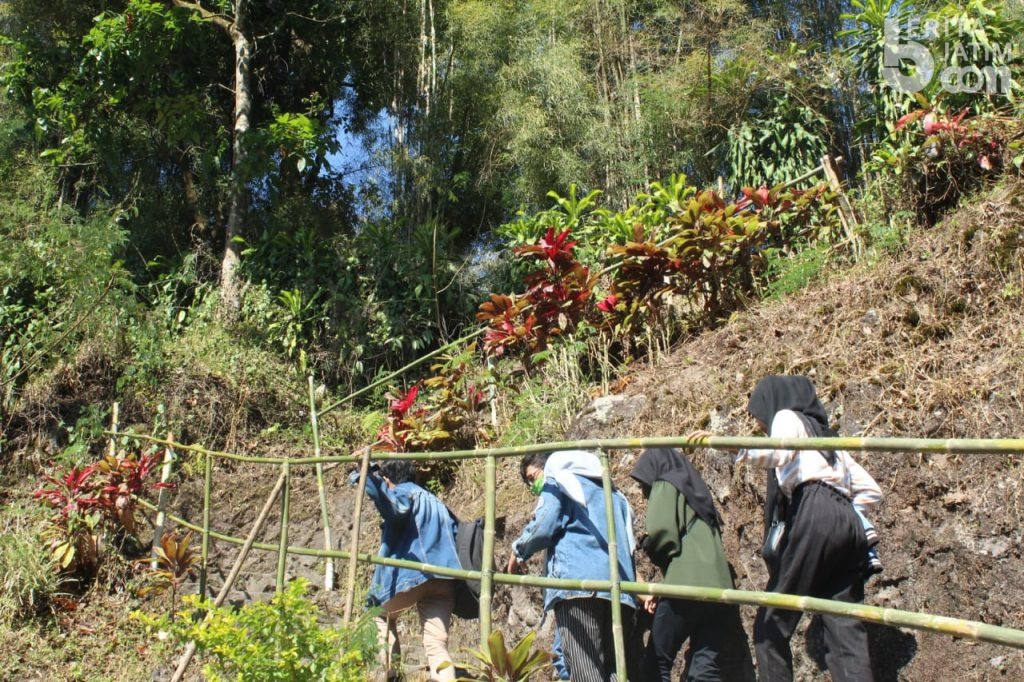 Wisata Ekstrem Kakek Bodo, Rugi Kalau Belum Pernah Datang