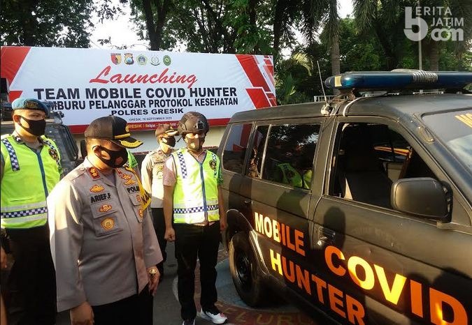 Tim Covid Hunter Polres Gresik Buru Pelanggar Protokol Kesehatan
