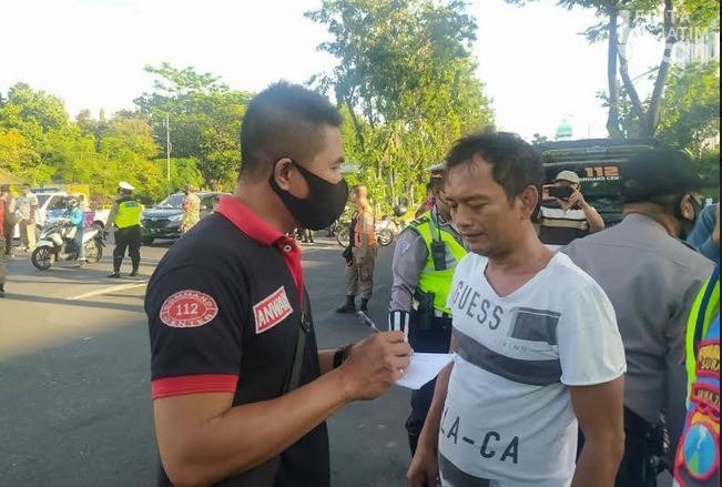 Razia Protokol Kesehatan Digelar di Surabaya Tanpa Kenal Waktu