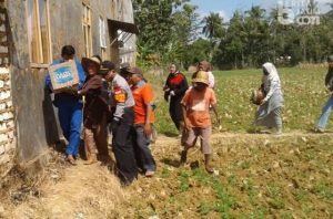 Penyabit Rumput Temukan Bayi Laki-laki dalam Kardus