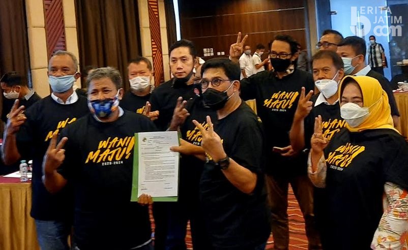 Soal Lapangan Karanggayam, Mantan Kapten Timnas Ini Pasrah ke Machfud Arifin-Mujiaman