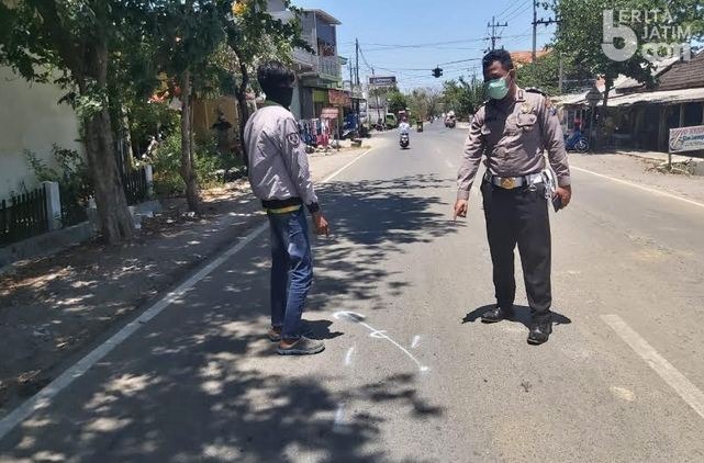 Asyik Gowes, Kades di Gresik Tertabrak Motor, Meninggal