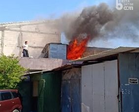 Ribuan Koleksi Buku Lawas dan Langka Terbakar Habis