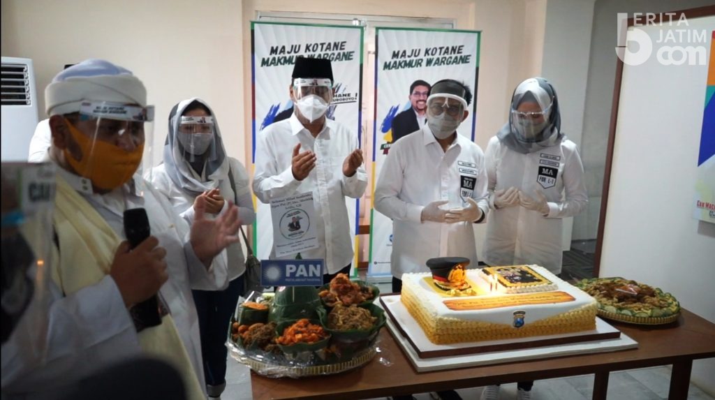 Sebelum Daftar ke KPU Surabaya, Machfud Arifin Ziarah dan Salat Berjamaah di Masjid Bungkul