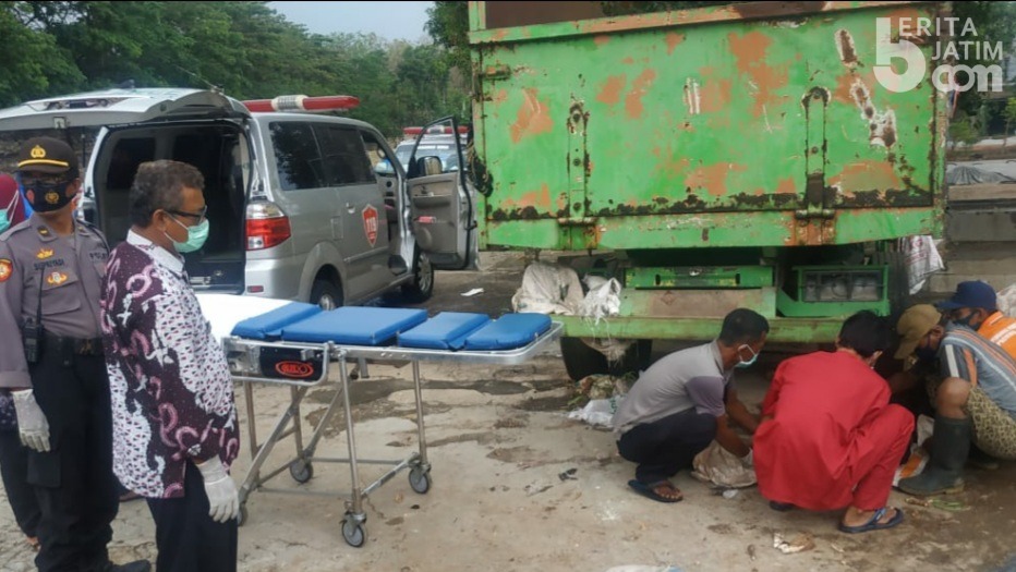 Perempuan Tua Ditemukan Meninggal di Kolong Truk