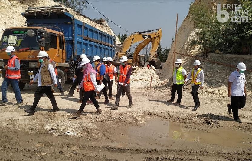 Pembangunan Proyek Underpass Jalan Wahidin Sudirohusodo Gresik Dikebut