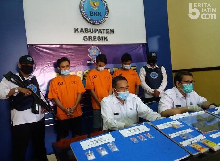Pakai dan Edarkan Sabu, BNN Amankan Tiga Pemuda Asal Gresik
