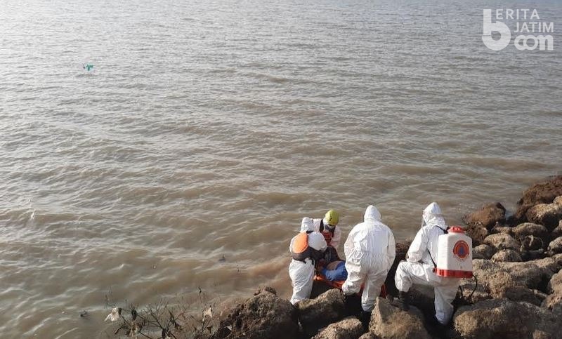 Pria Tua Pencari Rebon Tewas Mengapung di Pantai Wisata Boom Tuban