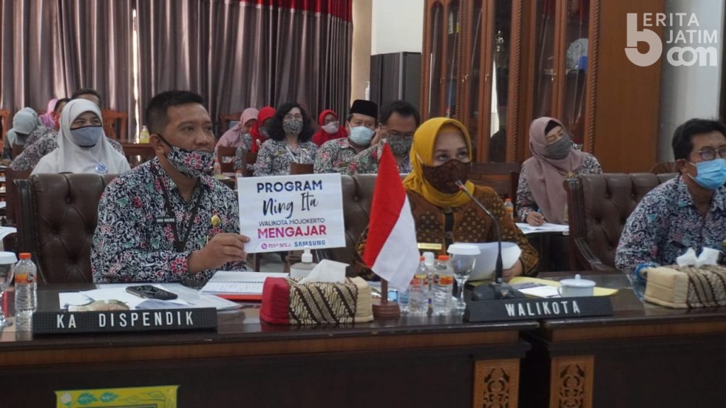 Bekali Siswa SMP Pengetahuan Ekonomi Kreatif, Wali Kota Mojokerto Mengajar Secara Daring