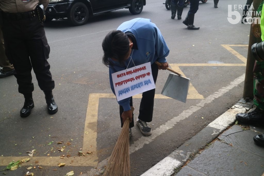 Tingkat Kepatuhan Rendah, Warga Kota Malang Disanksi Sosial