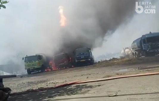 5 Truk Terbakar di Depo Kawasan Industri Surabaya