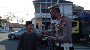 Tak Pakai Masker, Dua Santri di Sampang Disanksi Baca Doa