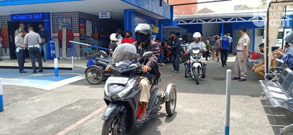 Polresta Malang Kota Bagi-Bagi Sim D Gratis ke Penyandang Disabilitas