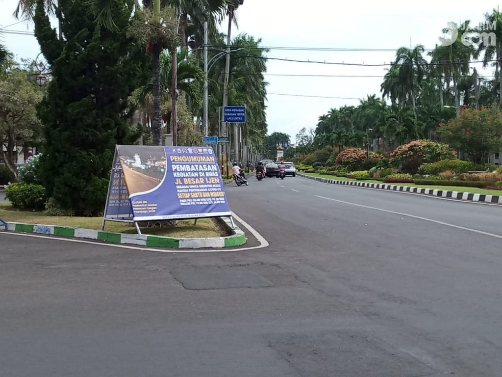 Pagi dan Malam di Akhir Pekan Jalan Ijen Kota Malang Ditutup