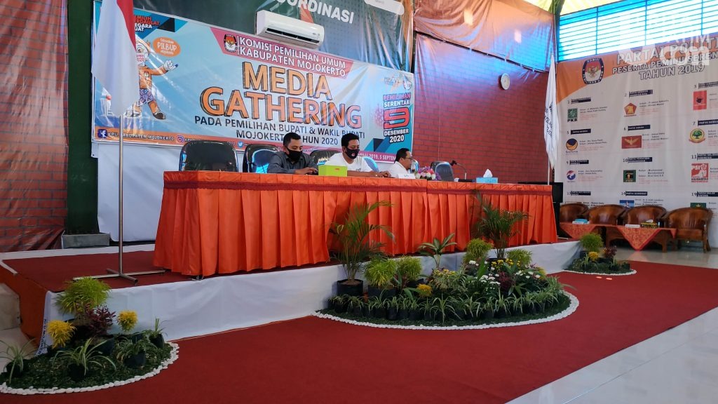 Pungkasiadi-Titik Akan Mendaftar ke KPU Mojokerto Besok