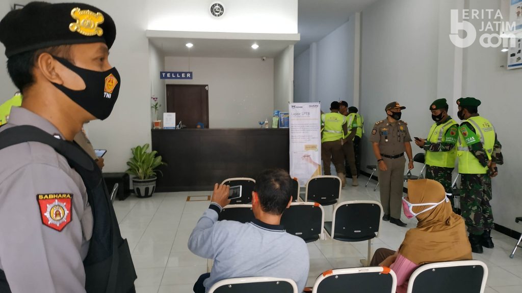 Sasar Perbankan dan Salon, 13 Orang Karyawan di Kota Mojokerto Tak Pakai Masker Dikenakan Sanksi Denda