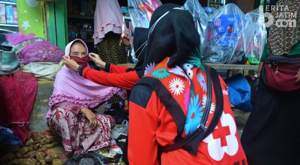 KSR PMI Pamekasan Ajak Masyarakat Disiplin Gunakan Masker