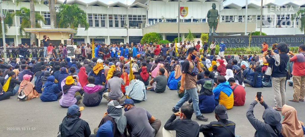 PMII Demo Tuntut Pengembalian Saluran Irigasi