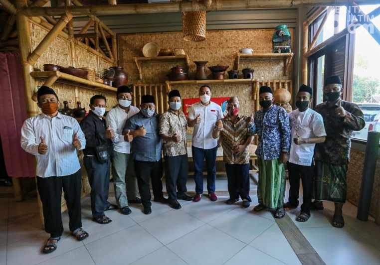 Laksanakan Wasiat Gus Zaki, Alumni Ponpes Tebuireng Satu Suara Dukung Eri Cahyadi
