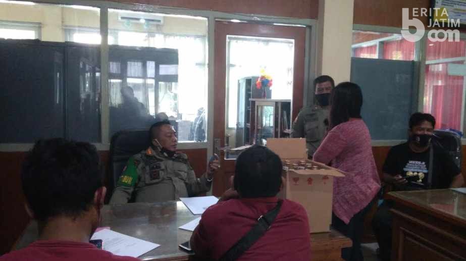 Satpol PP Bojonegoro Amankan Tujuh Pemandu Lagu Berpakaian Minim