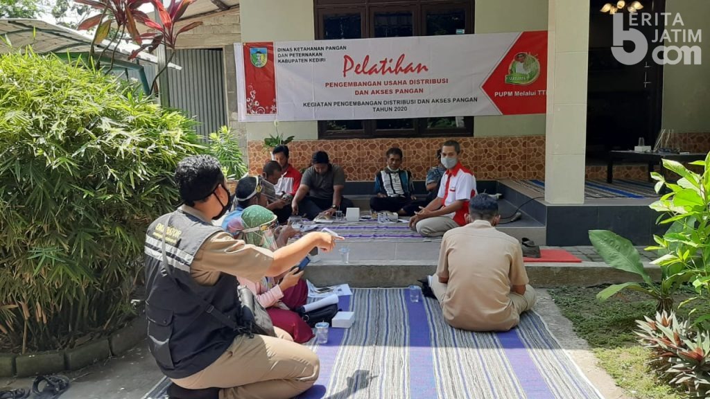 Petani Kabupaten Kediri Latihan Aplikasi E-Commerce