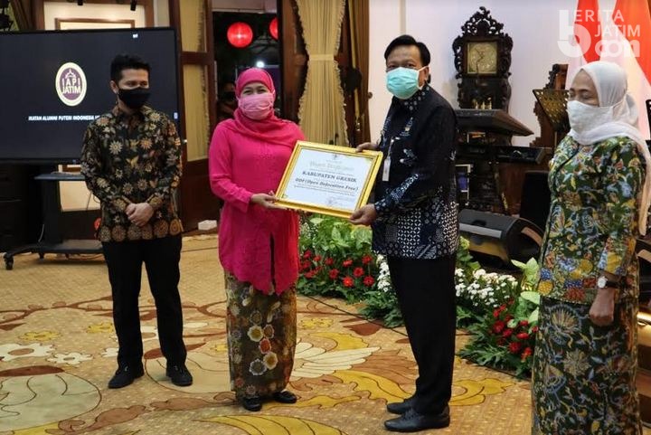 Sebelum Akhiri Jabatan, Bupati Sambari Terima 2 Penghargaan
