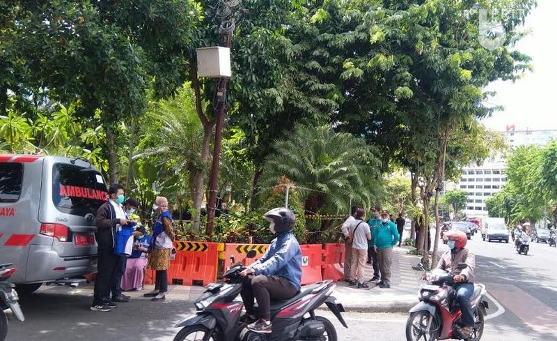 Aksi Demo di Surabaya, Jika Lelah Sudah Disiapkan 8 Ambulans