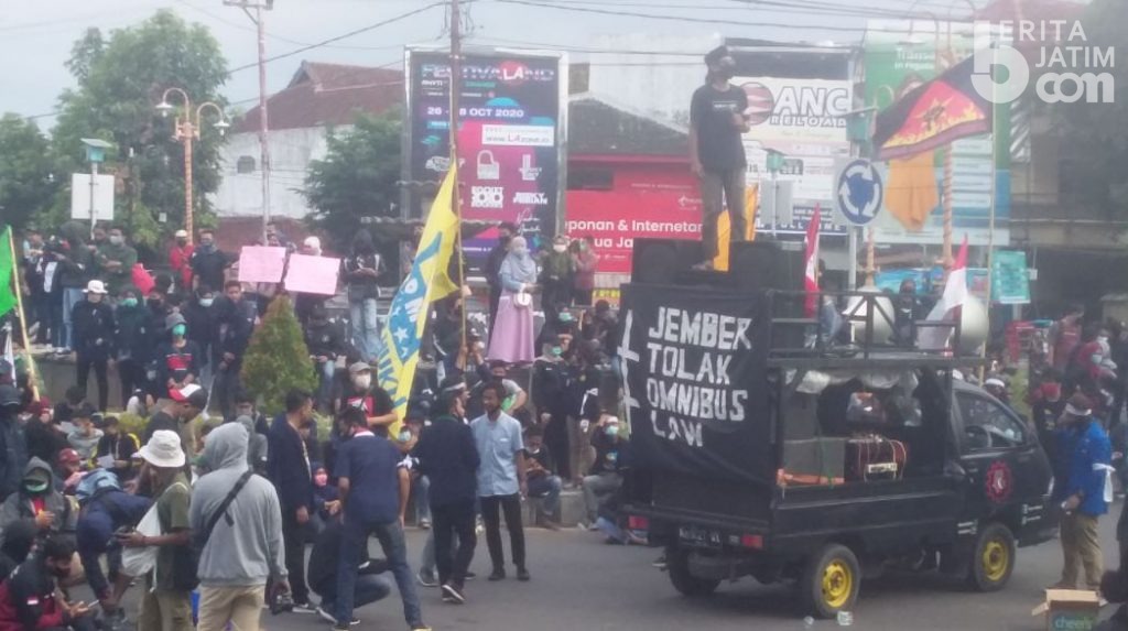 Mahasiswa Jember Kembali Berunjuk Rasa