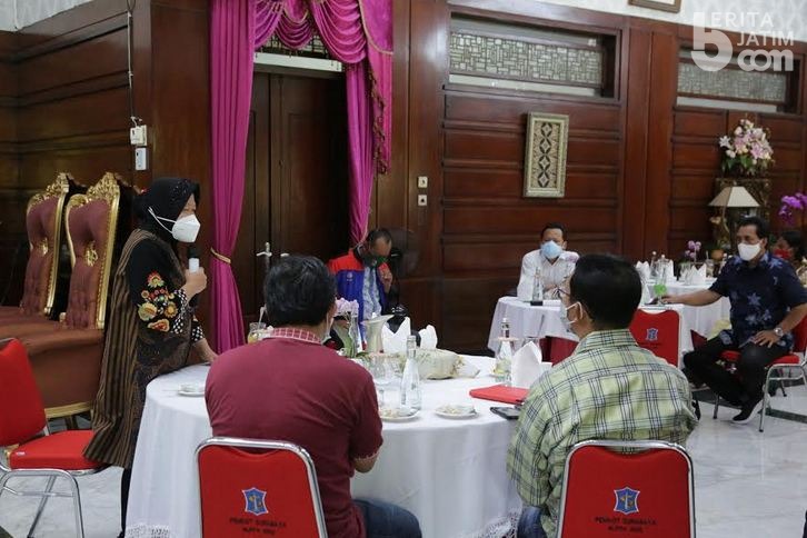 Soal UU Ketenagakerjaan, Risma Harap Buruh Surabaya Tak Berangkat ke Jakarta
