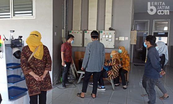 Tangani Pasien Covid-19, ITS Latih RSI Surabaya Operasikan Robot RAISA
