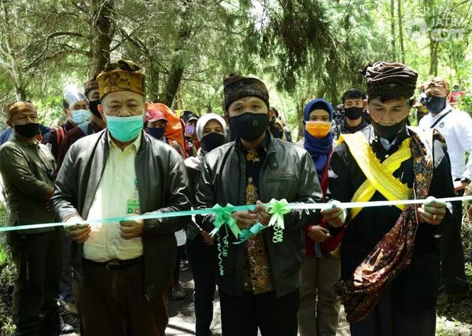 Doa Dukun Suku Tengger Tandai Pembukaan Jalur Pendakian ke Gunung Semeru