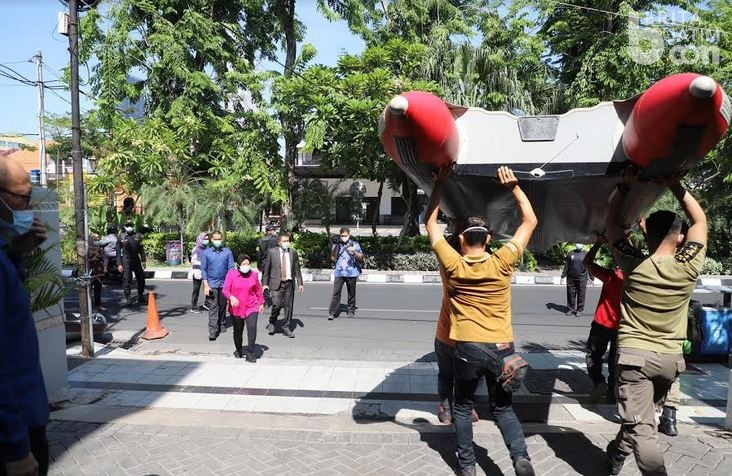 Cuaca Ekstrem Surabaya, Risma Pastikan Semua Perahu dalam Kondisi Normal
