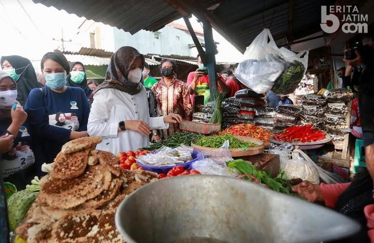 UMKM Banyuwangi Naik Kelas Versi Ipuk Fiestiandani Azwar Anas