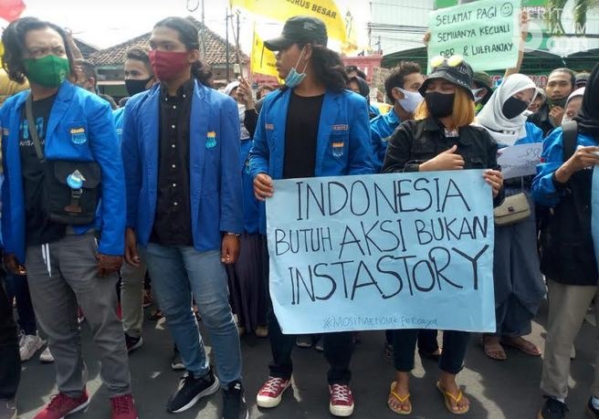 Kembang Api Melayang ke Halaman DPRD Jombang