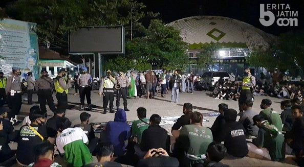 Hendak Konvoi, Ratusan Suporter Persatu Dibubarkan Polisi