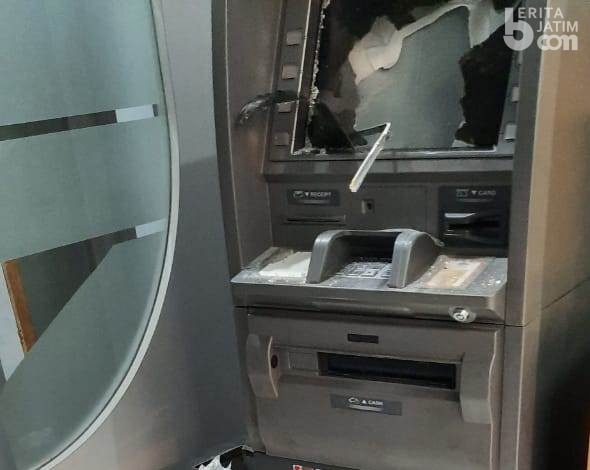 Orang Terduga Gangguan Jiwa Merusak ATM BRI di Jember