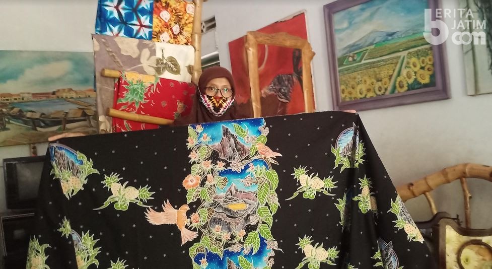Perempuan GTT Kediri Ini Kuasai 3 Teknik Batik