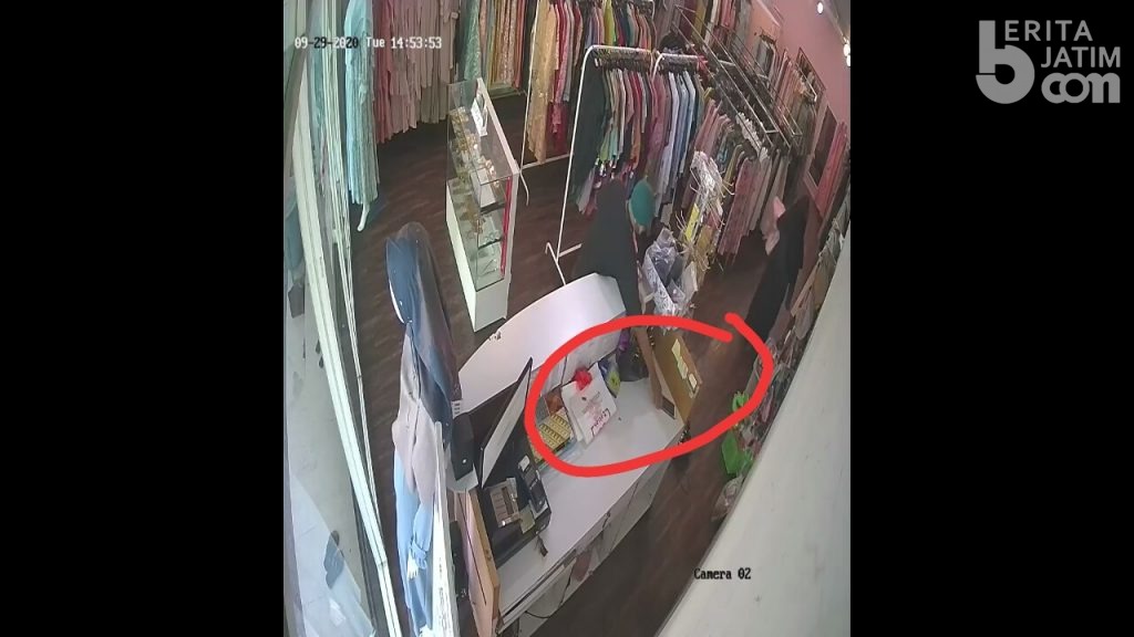 Pura-pura Beli Mukenah, Bapak-bapak Embat HP Karyawan Toko di Mojokerto