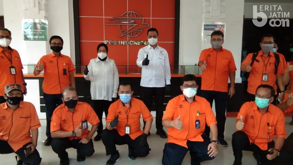 Mensos Juliari Hadir Saksikan Penyaluran Bansos Beras dan BST Tahap VII di Surabaya