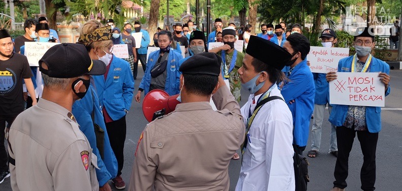 Gelar Aksi Damai, PMII Sidoarjo Tolak UU Cipta Kerja
