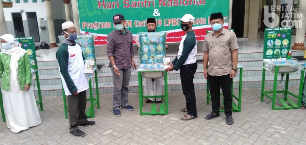 Beri Penguatan Masyarakat di Tengah Pandemi, LPBI Kota Kediri Bantu Alat Protkes