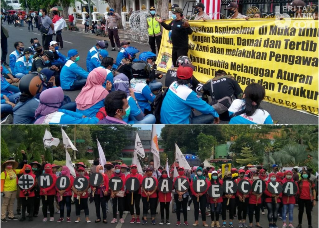 Demo Omnibus Law, Buruh dan Polisi Sama-sama Bentangkan Spanduk