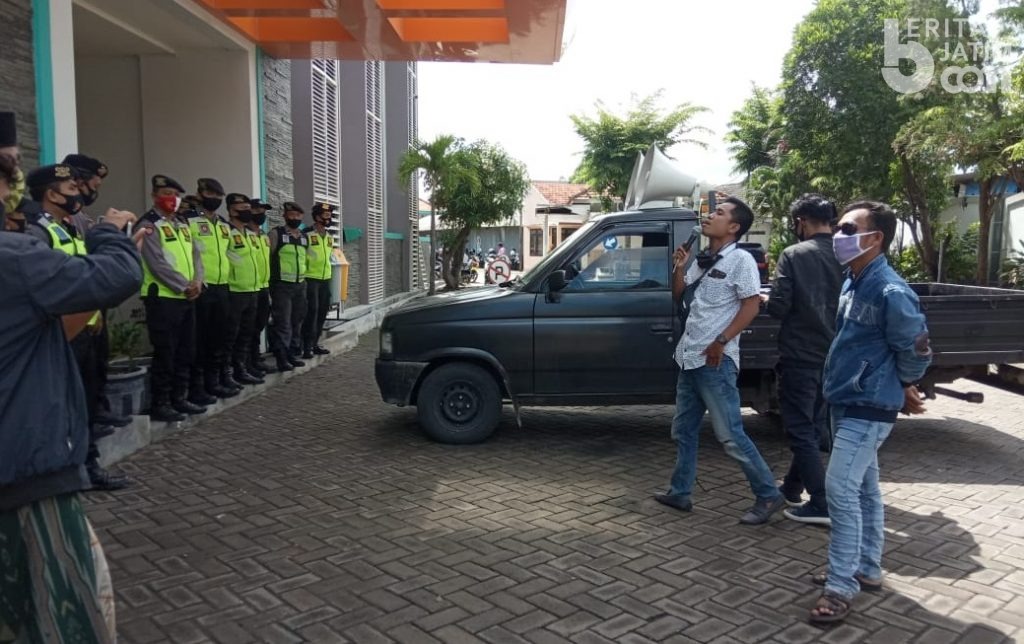 Diduga PIP Tak Transparan, Disdik Bangkalan Didemo